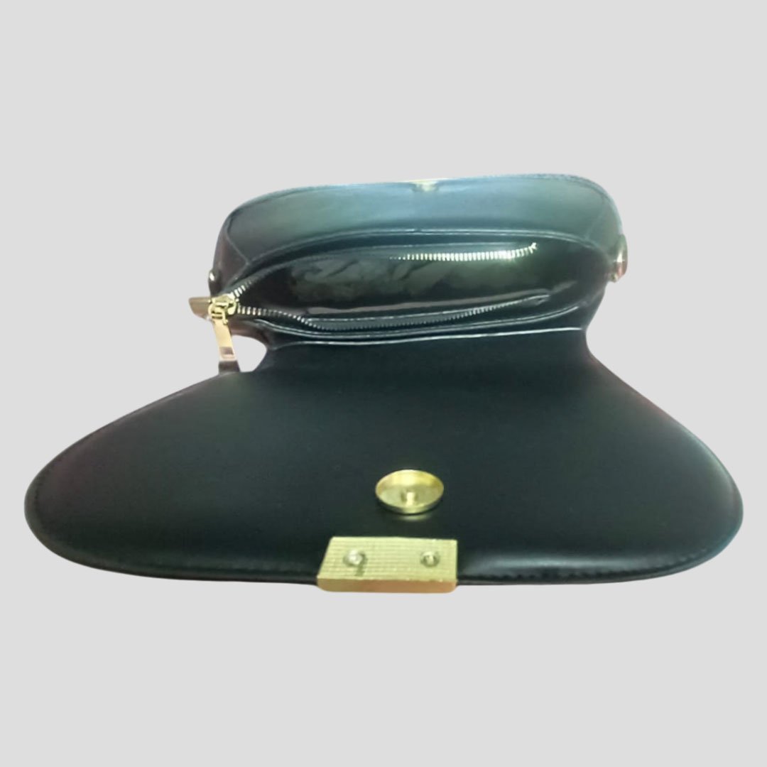 aesthetic-sling-bag-06