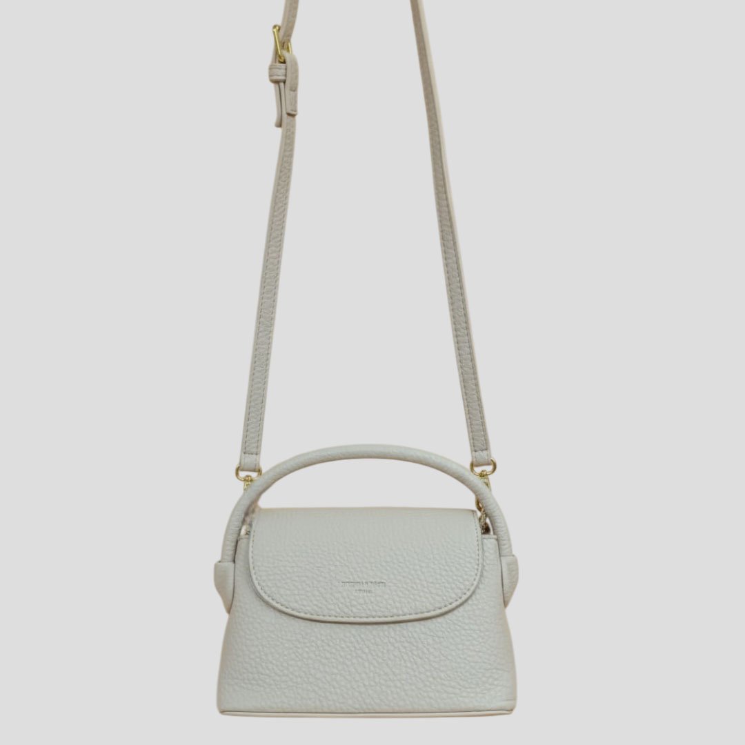 impressive-hand-sling-bag-02