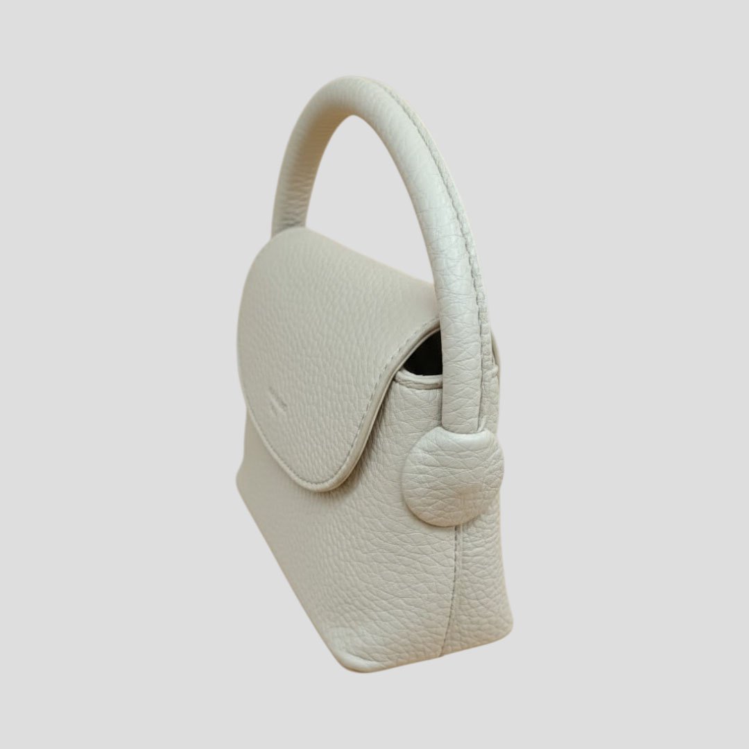 impressive-hand-sling-bag-04